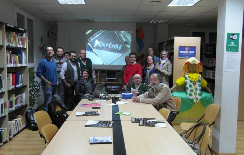 José Gómez-Calcerrada junto al Taller de Historia Local