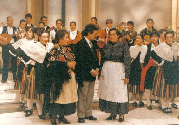Carmen García-Navas y el Grupo Folclórico de Herencia en los platós de TVE