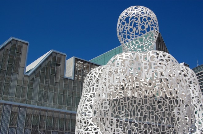Escultura de "El alma del Ebro" del escultor catalán Jaume Plensa para el recinto de la Exposición Internacional de Zaragoza en el año 2008 | Foto by: sergis blog