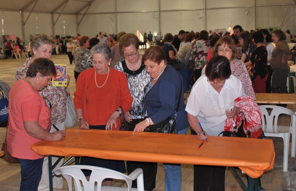 Taller de recopilación de apodos del área de historia local de la universidad popular de Herencia durante la Fiesta del Participante de Ciudad Real