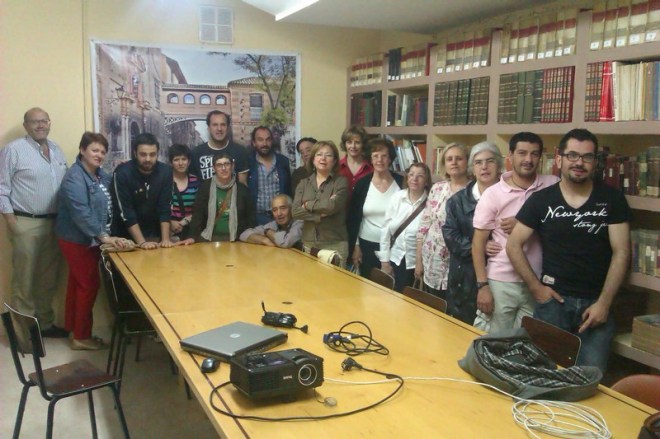 Visita del Taller de Historia Local al archivo municipal de Herencia