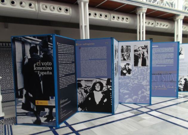 Paneles de la exposición "El voto femenino en España"